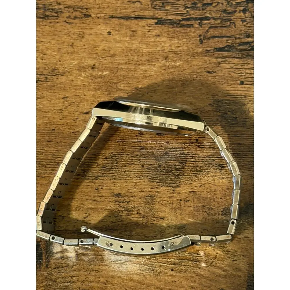 Vintage Bulova Accutron Quartz Dual-Day Gold Tone Watch Day Date Bracelet